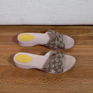 Gucci Brown/Beige GG Canvas Cross Strap
Clog Slides‎ Size 7
